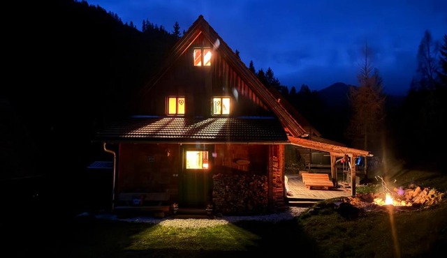 Zirbitz Hütte am Waldrand - Sauna, Kamin, Feuerstelle, Ausblick