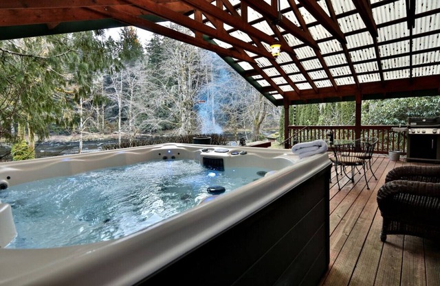 River Runs Waterfront Fireplace Firepit 