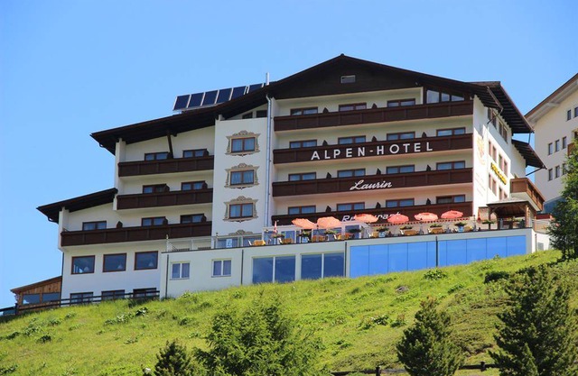Hotel ∙ Single room, shower and bath, toilet, balcony