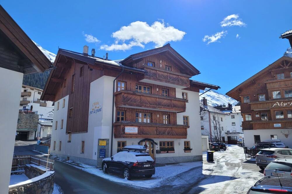 Galtur Apartment | Cosy apartment for 6 people with WIFI, TV, balcony and parking