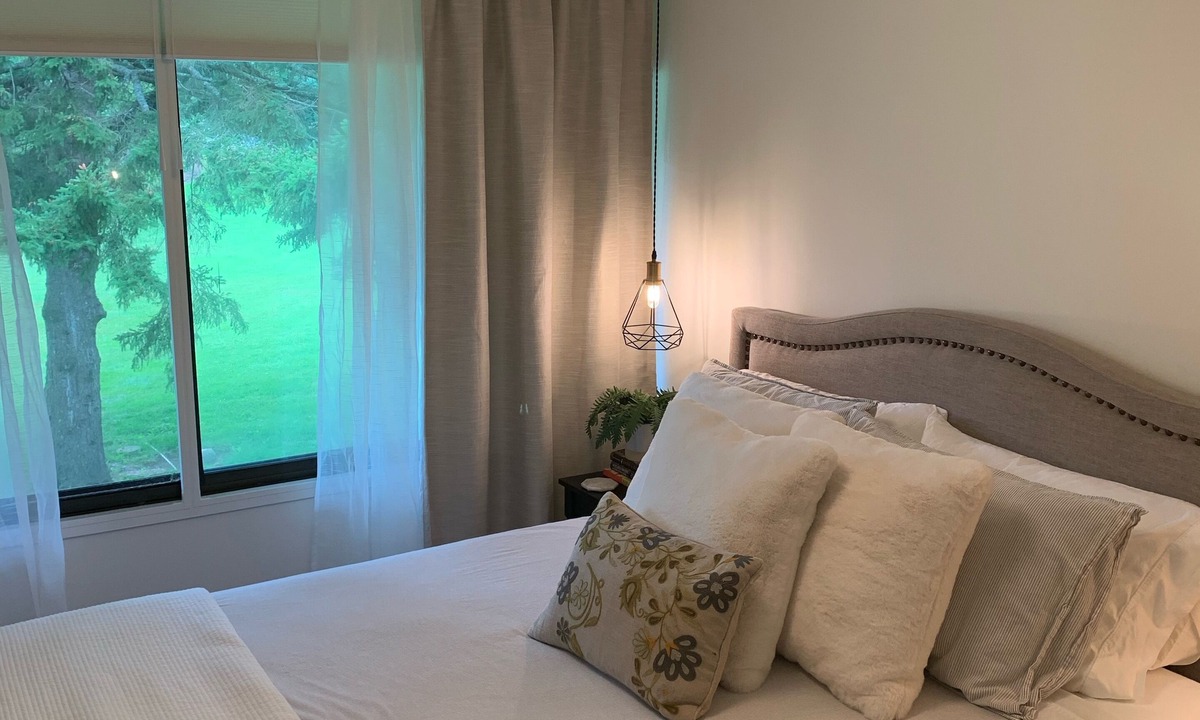Warren Condo | Newly Remodeled Mountain Home! Minutes from Lincoln Peak & Mt. Ellen! Free WiFi