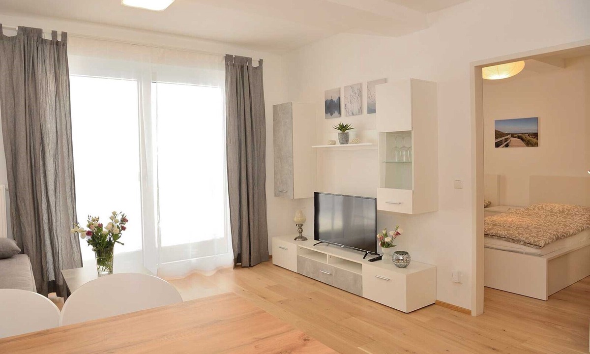 Muhlbachl Apartment | Modern Holiday Apartment "Serles" with Wi-Fi, Garden and Terrace