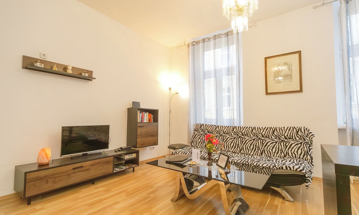 Funfhaus Apartment | Apartment No. 07 in Vienna near Schönbrunn/Westbahnhof | Keyless Check-In