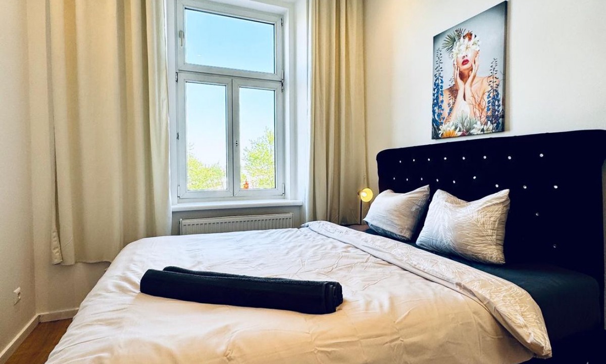 Liesing Apartment | Spacious 3BR Apartment Near Kaufpark Alterlaa