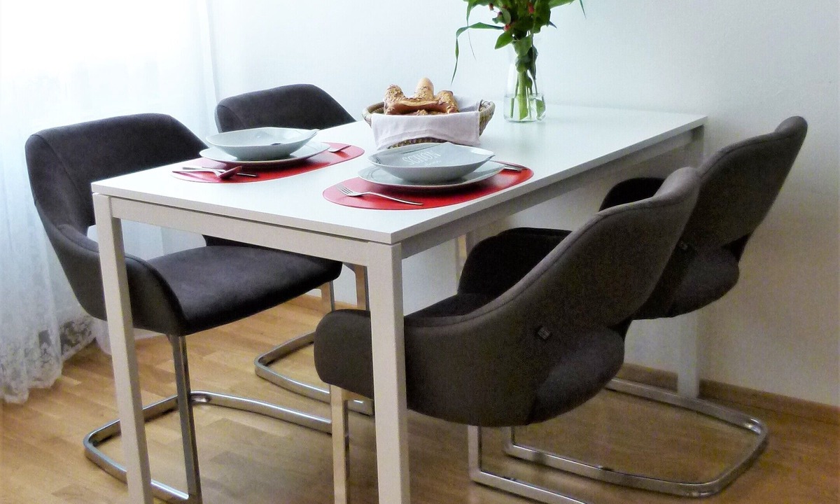 Graz City Centre Apartment | Studio apartment in the heart of Graz's old town -kitchen, bathroom, WC, balcony