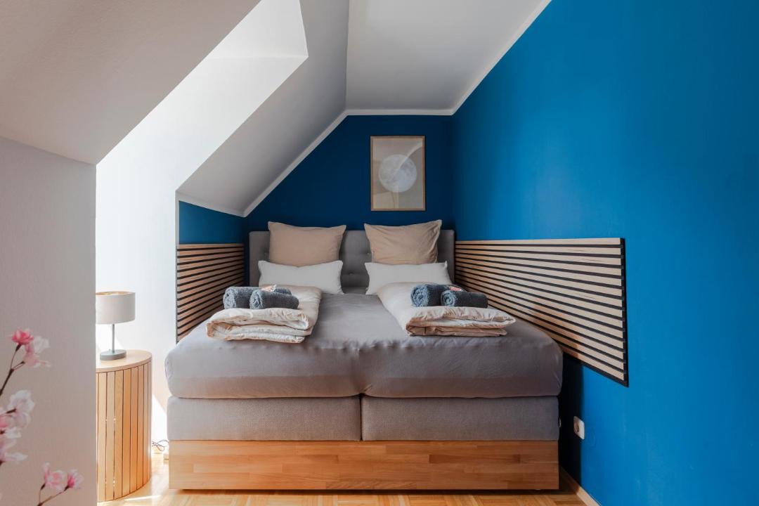 Graz City Centre Apartment | Quiet Courtyard Altstadt Suite - 2BR, Lift & Free Parking by HERO HOMES Graz