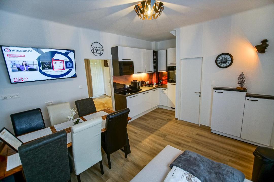 Leoben Apartment | AusZeit Steiraland 5 mit überdachter Terrasse, privaten Garten und Parkplatz