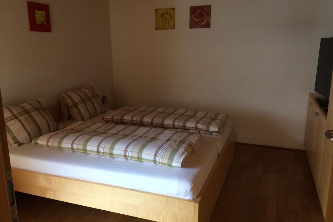 Warth Bed & Breakfast | Wäldermetzge Hüttenzimmer und Wohnungen