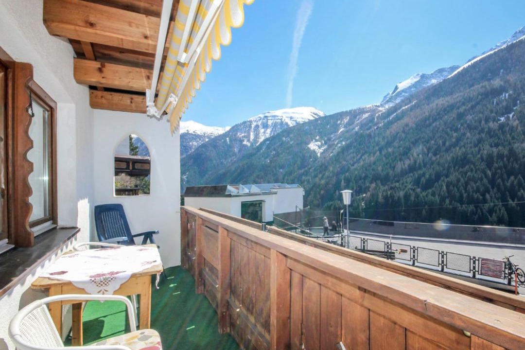Flirsch House | Holiday Home Hölzl by Interhome
