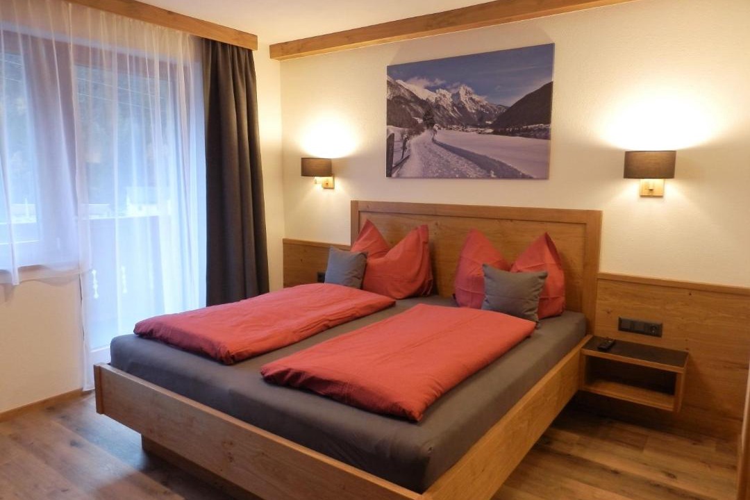 Flirsch Apartment | Haus Alpenflora 'Premium Sommerkarte inklusive'