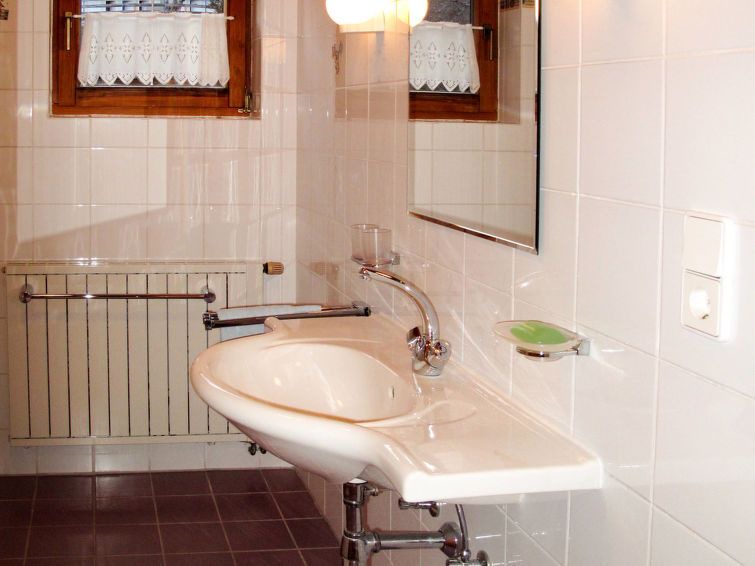 Photo of Bathroom in Grins