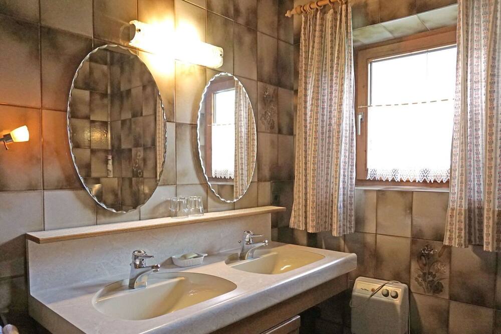 Photo of Bathroom in Sautens