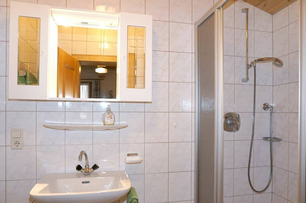 Photo of Bathroom in Pians