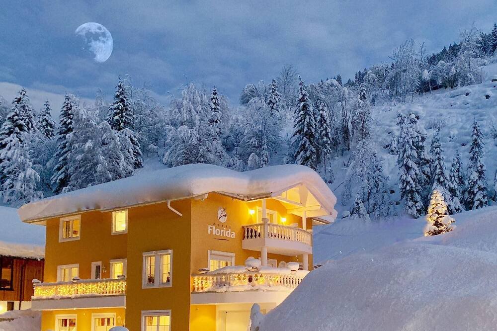 Photo of Outdoor in See