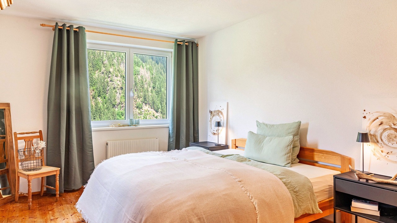 Photo of Bedroom in See