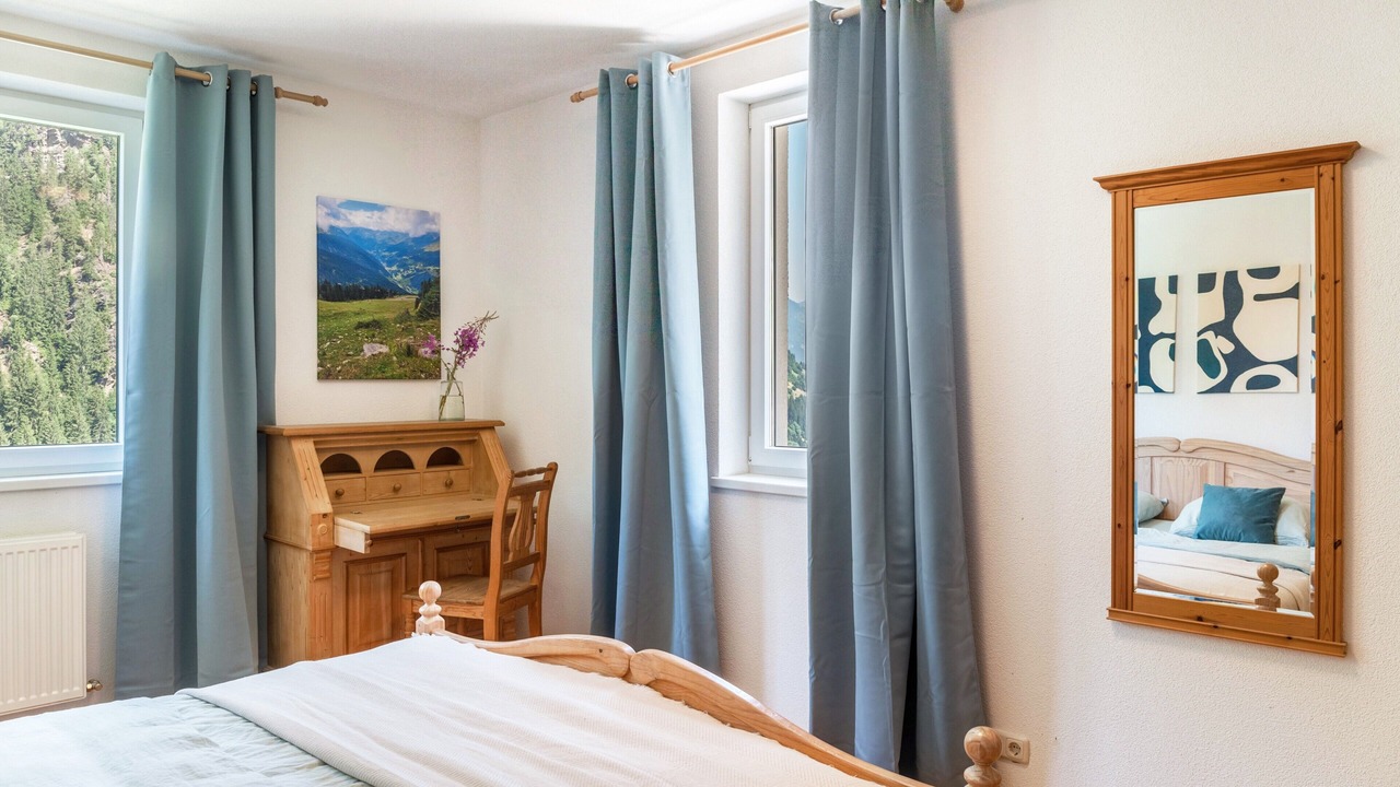 Photo of Bedroom in See