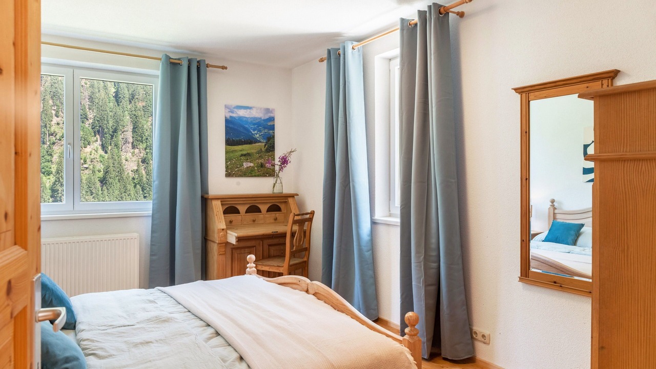 Photo of Bedroom in See