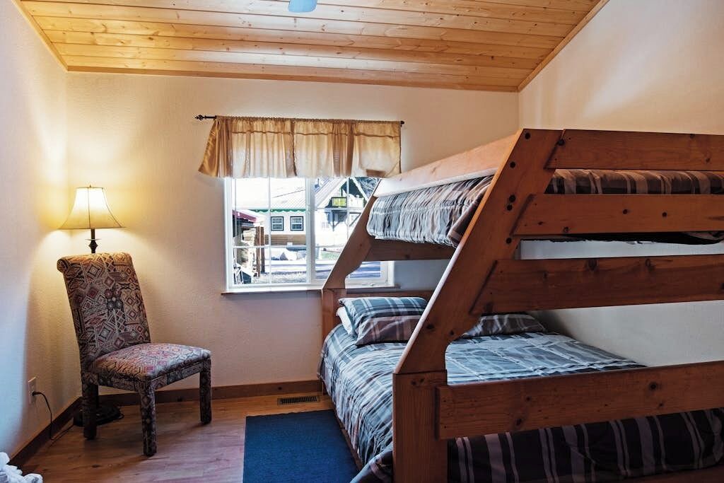 Photo of Bedroom in South Fork