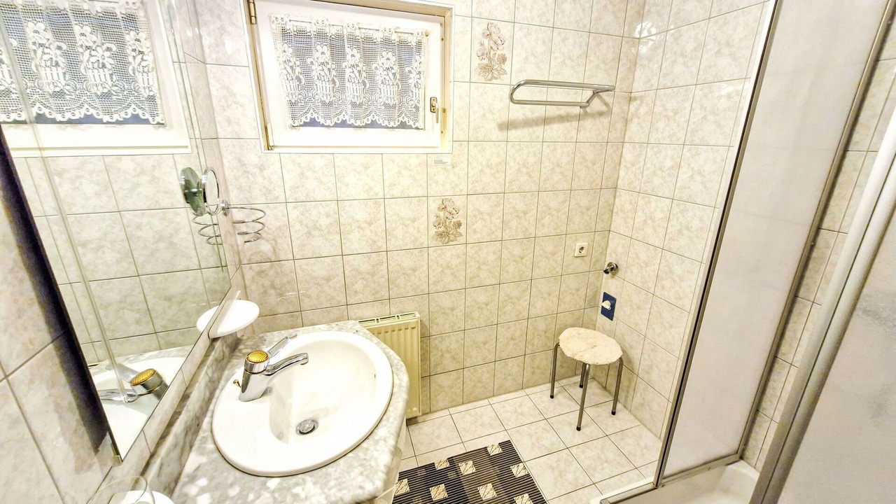 Photo of Bathroom in Karres