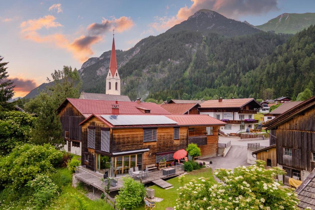 Photo of Buildings in Elmen