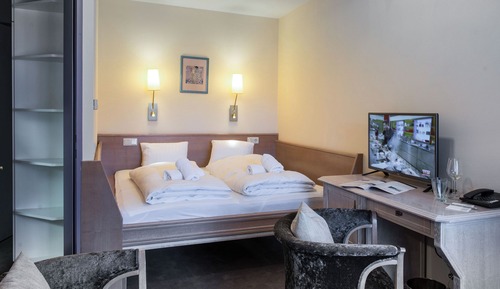 One Bedroom Apartment (Granat)