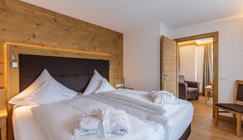 Suite, Balcony