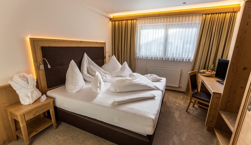 Superior Suite with Balcony, Mountain View