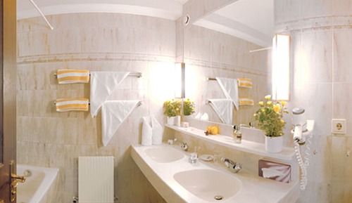 Junior Suite (Large)