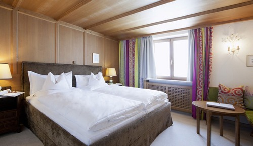 Suite (2 Adults + 2 children)