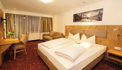 Standard Suite, Balcony, Mountain View