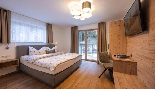 Deluxe Condo, 3 Bedrooms, Kitchen, Garden View
