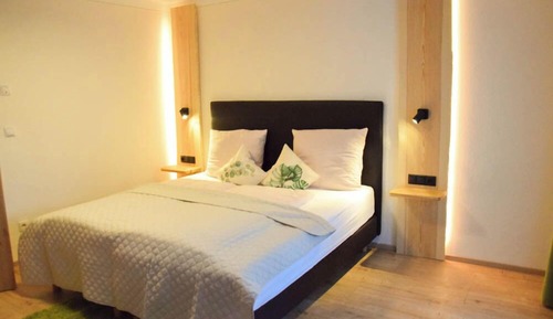 Basic Double Room, 1 Queen Bed