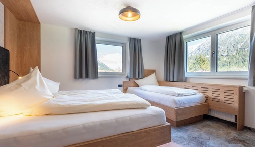 Deluxe Apartment, Balcony, Mountain View