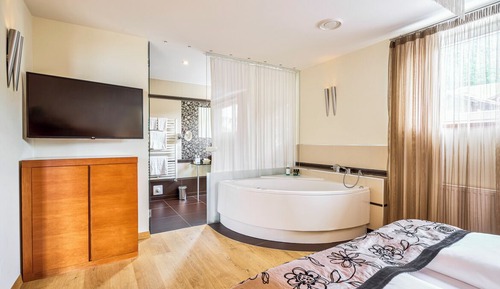 Suite, Balcony