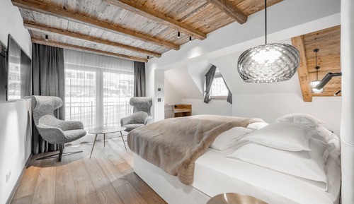 Deluxe Suite, Balcony, Mountain View