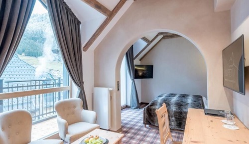 Basic Double Room, Balcony, Mountain View