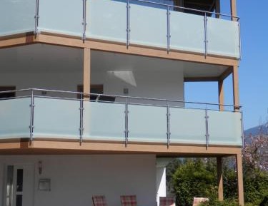 Apartment with Mountain View
