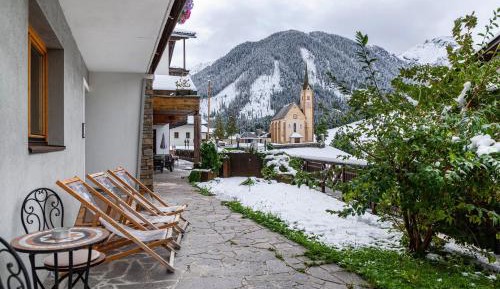 Three-Bedroom Apartment with Mountain View