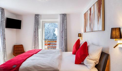 Two-Bedroom Deluxe Apartment with Garden View