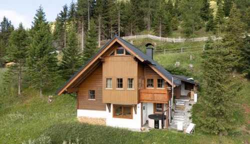 Four-Bedroom Apartment with Balcony 