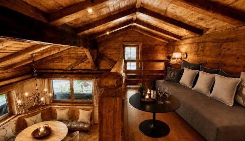 Two-Bedroom Apartment with Mountain View