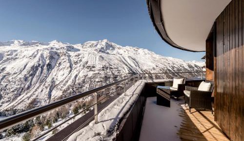 Suite with Mountain View