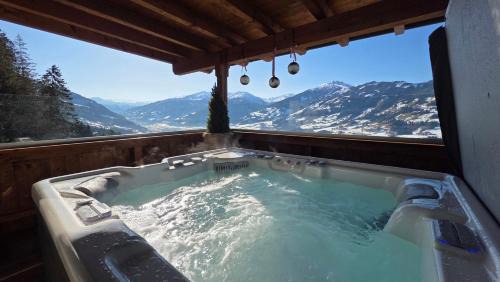 Apartment with Mountain View