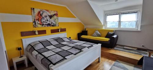 One-Bedroom Apartment with Shower