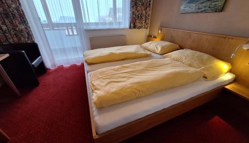 Comfort Two-Bedroom Apartment with Balcony