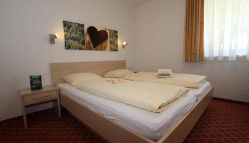 Two-Bedroom Apartment E (4 Adults)