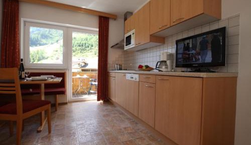 Two-Bedroom Apartment B (4 Adults)