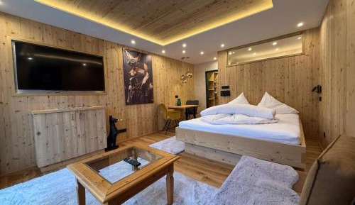 One-Bedroom Loft Apartment - Annex