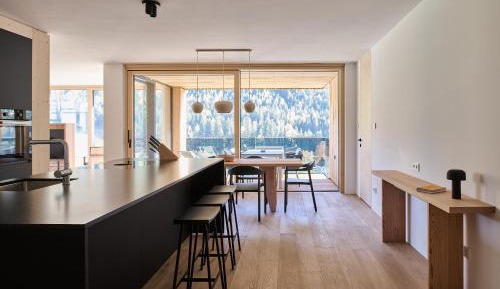 Three-Bedroom Apartment with Balcony