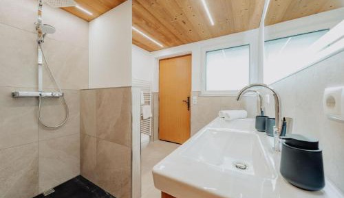 Two-Bedroom Apartment with Shower 